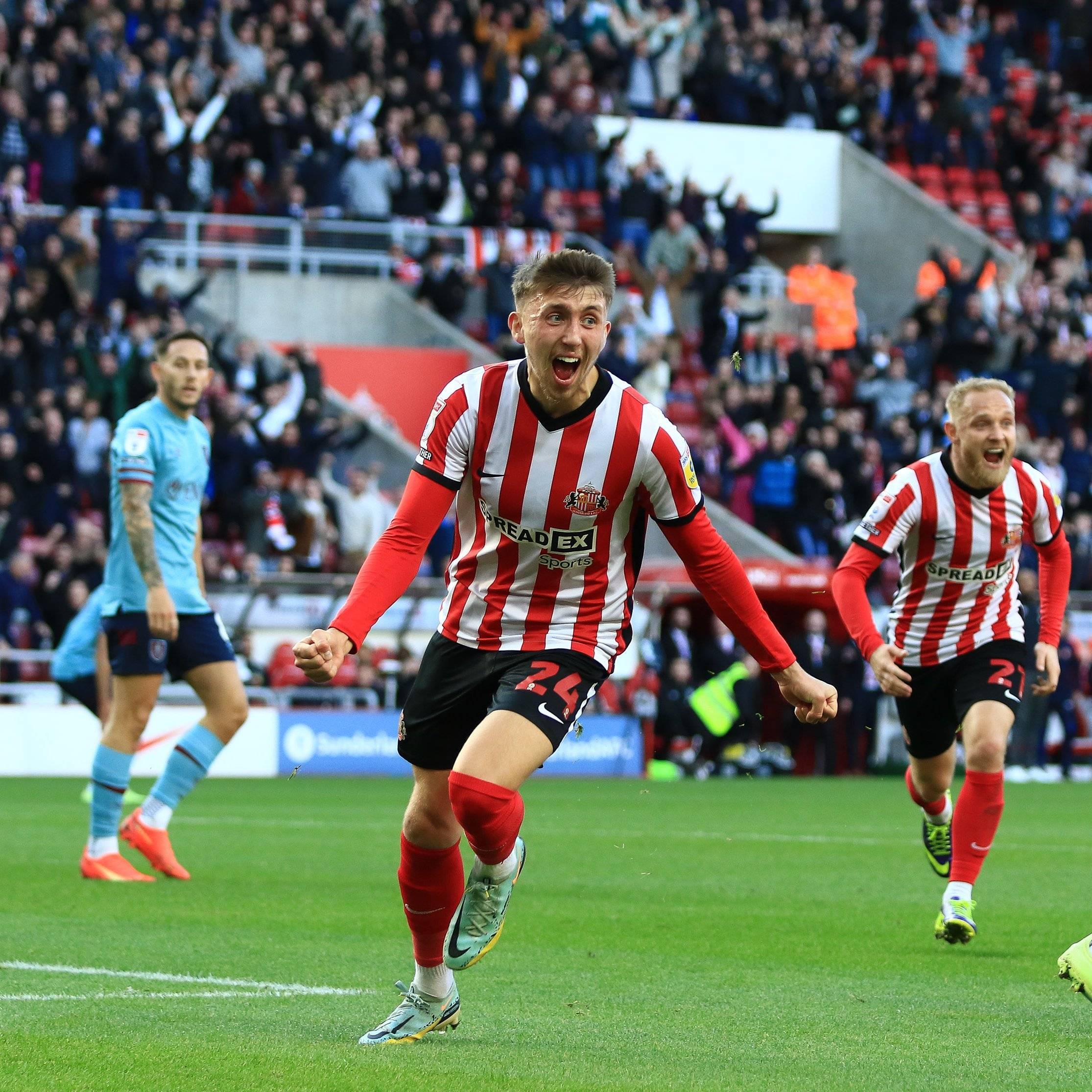 爱游戏-加时末段欧冠焦点战，纽卡斯尔单刀错失，震撼外界，身体对抗强度拉满的简单介绍