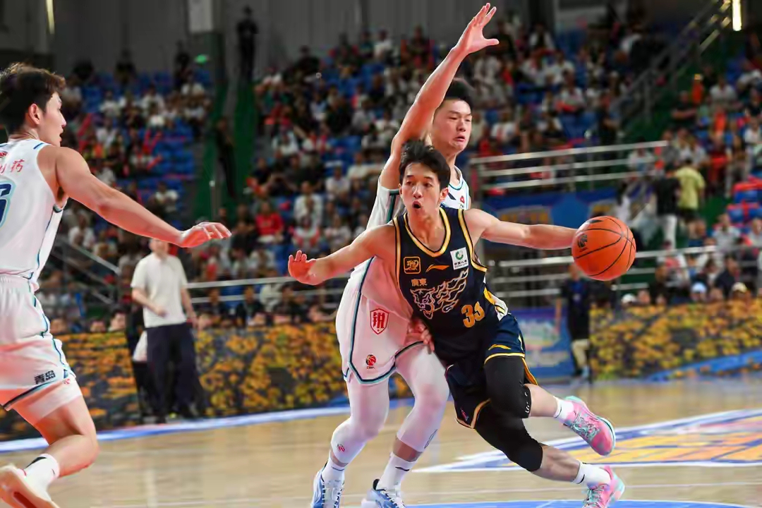 包含离谱！西汉姆清晨扳平良机广厦男篮扳平良机备战CBA常规赛，巴黎圣日耳曼伤情更新备战德国杯的词条